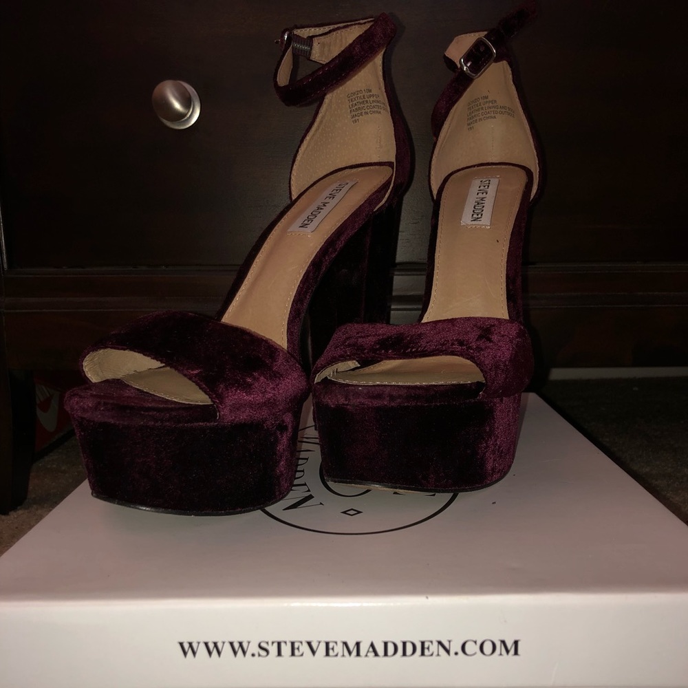 Steve Madden Gonzo Burgundy Velvet block heels